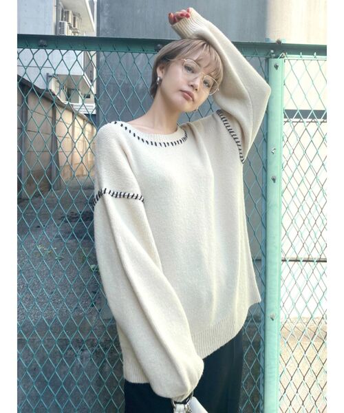 EMODA（エモダ）の「ステッチルーズニット（ニット/セーター・レディース・ホワイト/ブラック/ブルー・FREE）」の8枚目の写真