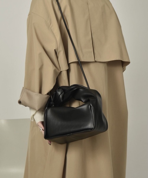 lawgy(ラウジー)の「twist handle 2way bag(ハンドバッグ・レディース・ブラック/ベージュ/アイボリー・FREE)」の5枚目の写真