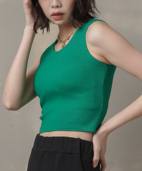 SPINNS（スピンズ）の「【一枚で着れるカップ付き】リブアメスリタンク（タンクトップ・レディース・ホワイト/ブラック/サックスブルー/グリーン/オートミール/ブラウン/ネイビー/オレンジ/レッド/ピンク/アイボリー/ピンク系その他/グリーン系その他/ブルー・ONESIZE/XS/M/S）」の6枚目の写真