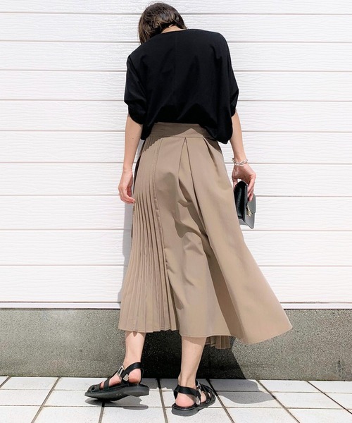 Q(キュー)の「プリーツラップスカート(スカート・レディース・ライトグレー/ベージュ・MEDIUM)」の10枚目の写真