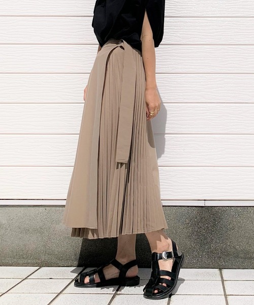 Q(キュー)の「プリーツラップスカート(スカート・レディース・ライトグレー/ベージュ・MEDIUM)」の9枚目の写真