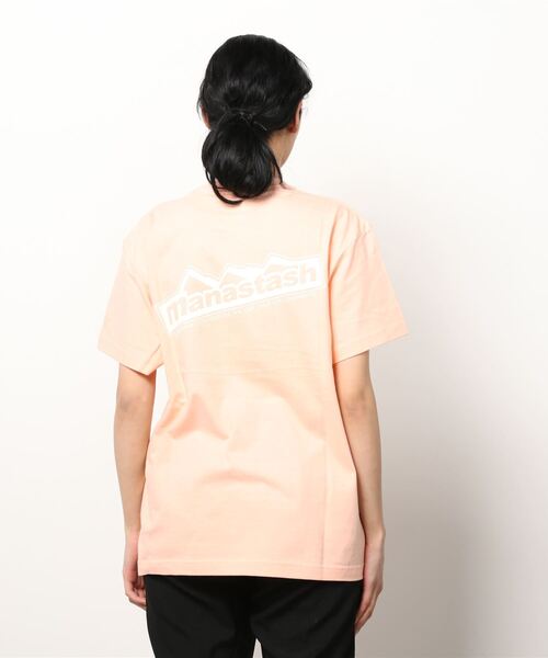 MANASTASH(マナスタッシュ)の「MANASTASH/マナスタッシュ W's BACK LOGO TEE ウィメンズ バックロゴTシャツ(Tシャツ/カットソー・レディース・ベビーピンク/ラベンダー/チャコール/ホワイト・MEDIUM)」の4枚目の写真