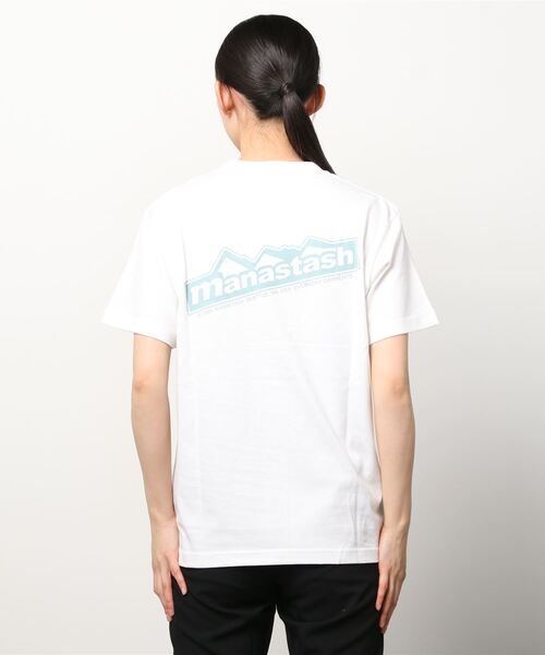 MANASTASH(マナスタッシュ)の「MANASTASH/マナスタッシュ W's BACK LOGO TEE ウィメンズ バックロゴTシャツ(Tシャツ/カットソー・レディース・ベビーピンク/ラベンダー/チャコール/ホワイト・MEDIUM)」の2枚目の写真