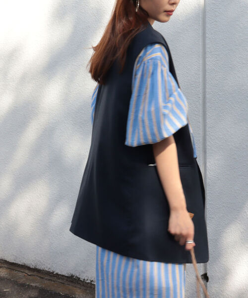 fredy emue(フレディエミュ)の「テーラードジレベスト(ベスト・レディース・ネイビー/ベージュ・38)」の7枚目の写真