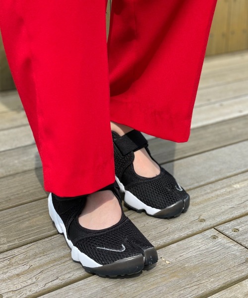 NIKE（ナイキ）の「【WEB限定】【NIKE/ナイキ】Nike Air Rift Breathe/ナイキエアリフトブリーズ（サンダル・レディース・ブラック・23cm/24cm）」の3枚目の写真