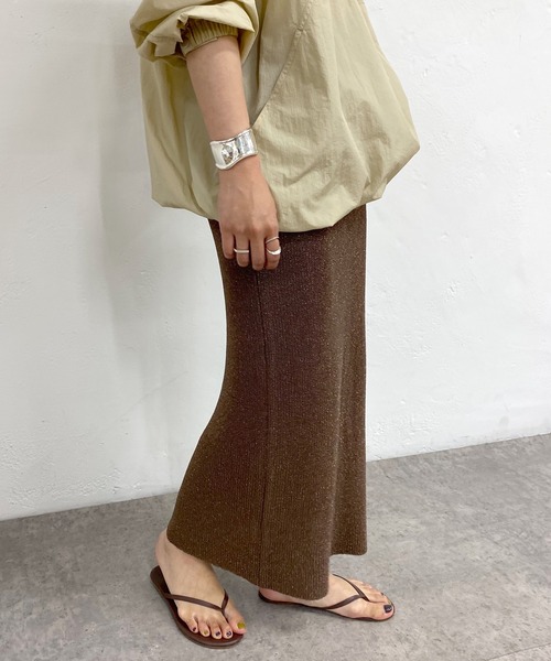 SHENERY（シーナリー）の「ラメニットロングスカート（スカート・レディース・ライトグレー/ブラウン・FREE）」の8枚目の写真