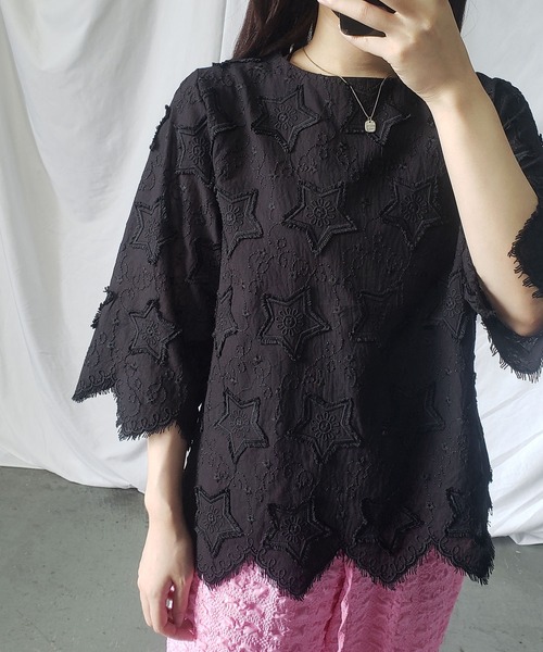 me+em select(ミームセレクト)の「星柄総刺繍フリンジカラーブラウス(シャツ/ブラウス・レディース・コーラルピンク/マスタード/ホワイト/ブラック・FREE)」の5枚目の写真