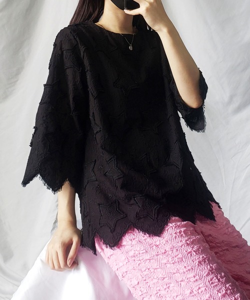 me+em select(ミームセレクト)の「星柄総刺繍フリンジカラーブラウス(シャツ/ブラウス・レディース・コーラルピンク/マスタード/ホワイト/ブラック・FREE)」の7枚目の写真
