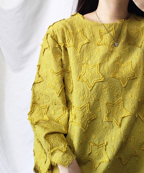 me+em select(ミームセレクト)の「星柄総刺繍フリンジカラーブラウス(シャツ/ブラウス・レディース・コーラルピンク/マスタード/ホワイト/ブラック・FREE)」の11枚目の写真
