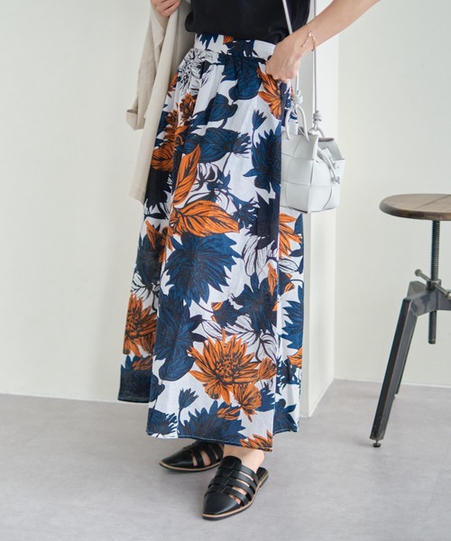 COLONY 2139（コロニートゥーワンスリーナイン）の「ボタニカル柄マキシスカート（スカート・レディース・オフホワイト/カーキ・FREE）」の18枚目の写真