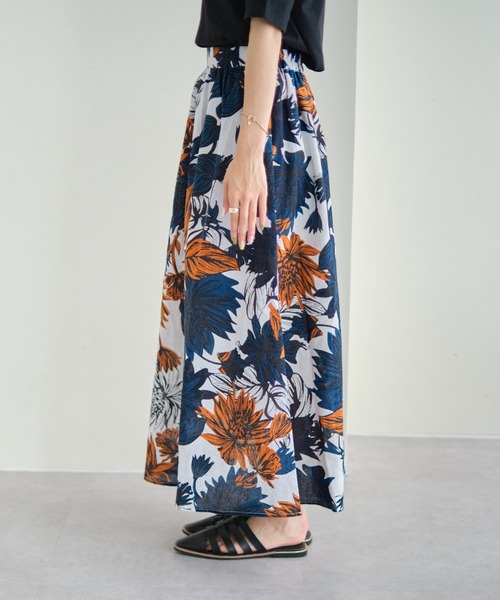 COLONY 2139（コロニートゥーワンスリーナイン）の「ボタニカル柄マキシスカート（スカート・レディース・オフホワイト/カーキ・FREE）」の17枚目の写真