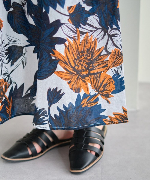 COLONY 2139（コロニートゥーワンスリーナイン）の「ボタニカル柄マキシスカート（スカート・レディース・オフホワイト/カーキ・FREE）」の14枚目の写真