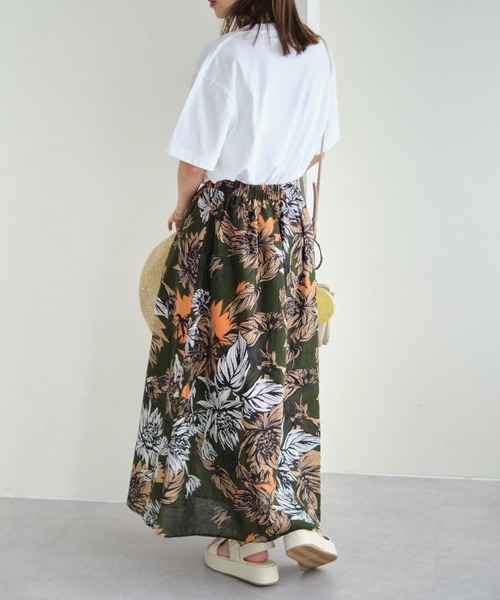 COLONY 2139（コロニートゥーワンスリーナイン）の「ボタニカル柄マキシスカート（スカート・レディース・オフホワイト/カーキ・FREE）」の13枚目の写真