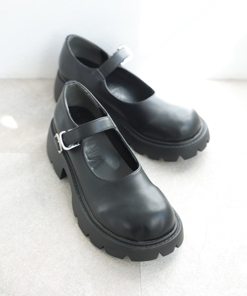 〈美品〉VIVAIA【23cm】ポイントトゥ Vストラップ メリージェーン 黒 美品〉VIVAIA【23cm】ポイントトゥ Vストラップ メリージェーン