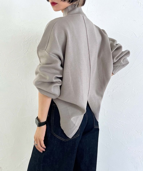 PAGEBOY(ページボーイ)の「〈自宅で洗える!〉WEB限定アイテム / バックスリットハイネック(ニット/セーター・レディース・ブラック/オフホワイト/オレンジ/ブルー/グリーン/グレイッシュベージュ・FREE)」の4枚目の写真