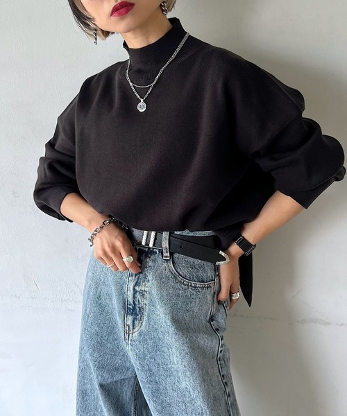 PAGEBOY(ページボーイ)の「〈自宅で洗える!〉WEB限定アイテム / バックスリットハイネック(ニット/セーター・レディース・ブラック/オフホワイト/オレンジ/ブルー/グリーン/グレイッシュベージュ・FREE)」の3枚目の写真