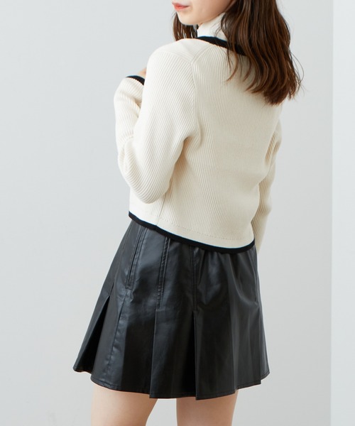 Chico（チコ）の「【新色追加】ハイネックリブニット+ラインカーデSET（カーディガン/ボレロ・レディース・アイボリー/ブラック/グレー/ピンク/グレイッシュベージュ・FREE）」の8枚目の写真