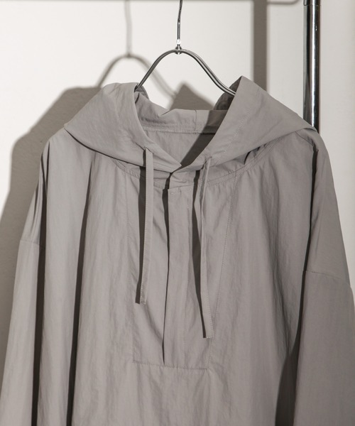 NILWAY（ニルウェイ）の「サイドコードビッグポケットルーズアノラックナイロンパーカー（ナイロンジャケット・メンズ・ライトグレー/ブラック/ブルー/チャコール・MEDIUM/LARGE）」の12枚目の写真