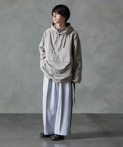 NILWAY（ニルウェイ）の「サイドコードビッグポケットルーズアノラックナイロンパーカー（ナイロンジャケット・メンズ・ライトグレー/ブラック/ブルー/チャコール・MEDIUM/LARGE）」の17枚目の写真