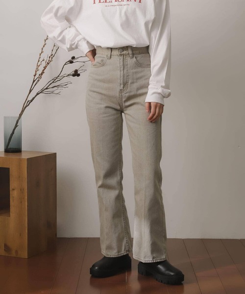 SENSE OF PLACE by URBAN RESEARCH（センスオブプレイスバイアーバンリサーチ）の「センタープレスフレアデニム（デニムパンツ・レディース・ブラック/ベージュ/グリーン/ライトインディゴブルー/ワンウォッシュ・SMALL/MEDIUM/X-SMALL/TALL）」の3枚目の写真