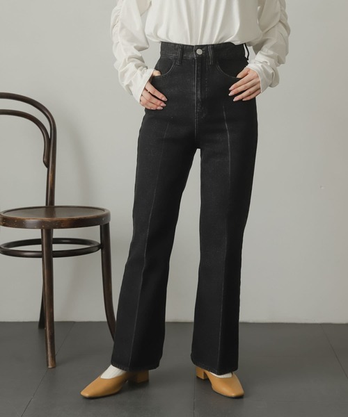 SENSE OF PLACE by URBAN RESEARCH（センスオブプレイスバイアーバンリサーチ）の「センタープレスフレアデニム（デニムパンツ・レディース・ブラック/ベージュ/グリーン/ライトインディゴブルー/ワンウォッシュ・SMALL/MEDIUM/X-SMALL/TALL）」の2枚目の写真