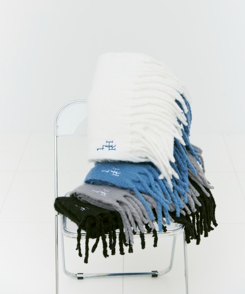 17HR(セブンティーンアワーズ)の「ロゴ刺繍マフラー(マフラー・レディース・ブラック/ブルー/グレー/オフホワイト・FREE)」の6枚目の写真