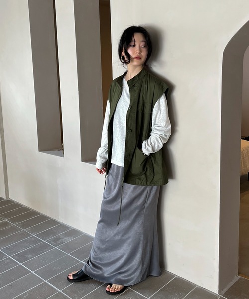 feepur(フェピュール)の「【TALLサイズあり】サテンマーメイドロングスカート(スカート・レディース・グレー/アイボリー/ブラック・TALL/MEDIUM)」の22枚目の写真