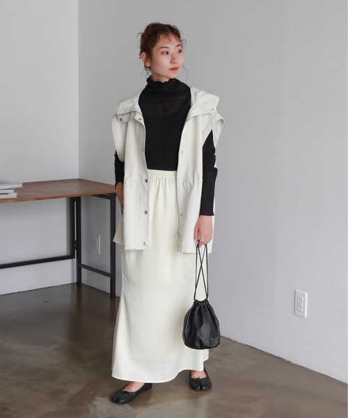 feepur(フェピュール)の「【TALLサイズあり】サテンマーメイドロングスカート(スカート・レディース・グレー/アイボリー/ブラック・TALL/MEDIUM)」の9枚目の写真