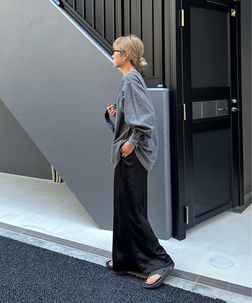 feepur(フェピュール)の「【TALLサイズあり】サテンマーメイドロングスカート(スカート・レディース・グレー/アイボリー/ブラック・TALL/MEDIUM)」の21枚目の写真