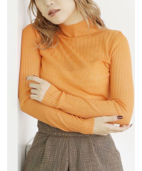 MURUA（ムルーア）の「バンプタートルニット（ニット/セーター・レディース・アイボリー/オレンジ/ブルー/ブラック・FREE）」の4枚目の写真
