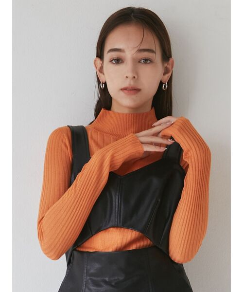 MURUA（ムルーア）の「バンプタートルニット（ニット/セーター・レディース・アイボリー/オレンジ/ブルー/ブラック・FREE）」の9枚目の写真