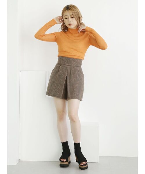 MURUA（ムルーア）の「バンプタートルニット（ニット/セーター・レディース・アイボリー/オレンジ/ブルー/ブラック・FREE）」の22枚目の写真