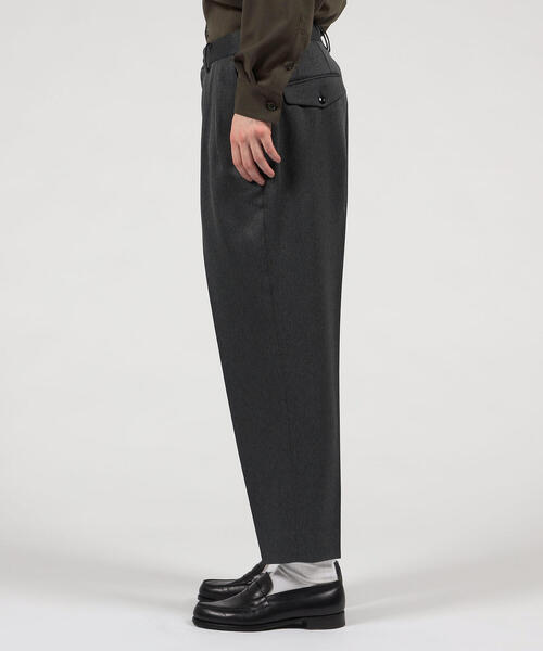 TOMORROWLAND （トゥモローランド）の「ポリエステルツイル 2プリーツパンツ（その他パンツ・メンズ・ブラック/チャコールグレー/ダークブラウン・M/S）」の8枚目の写真