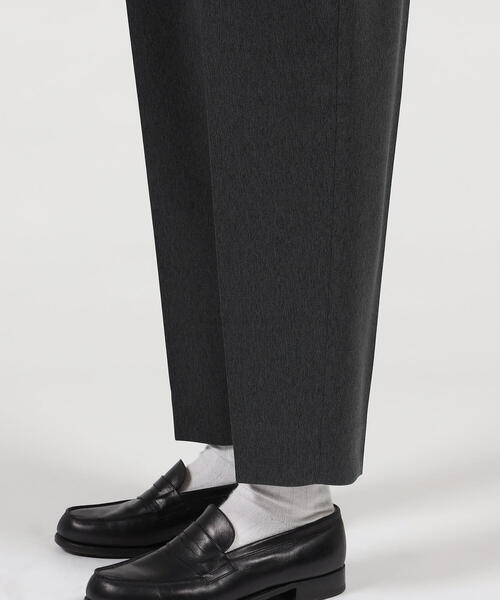 TOMORROWLAND （トゥモローランド）の「ポリエステルツイル 2プリーツパンツ（その他パンツ・メンズ・ブラック/チャコールグレー/ダークブラウン・M/S）」の16枚目の写真