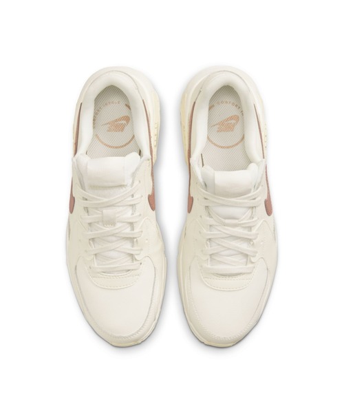 NIKE(ナイキ)の「ナイキ エア マックス エクシー ウィメンズシューズ / Nike Air Max Excee Women's Shoes(スニーカー・レディース・クリーム・26/25.5/24/23.5/24.5/25/23/22.5/26.5)」の4枚目の写真