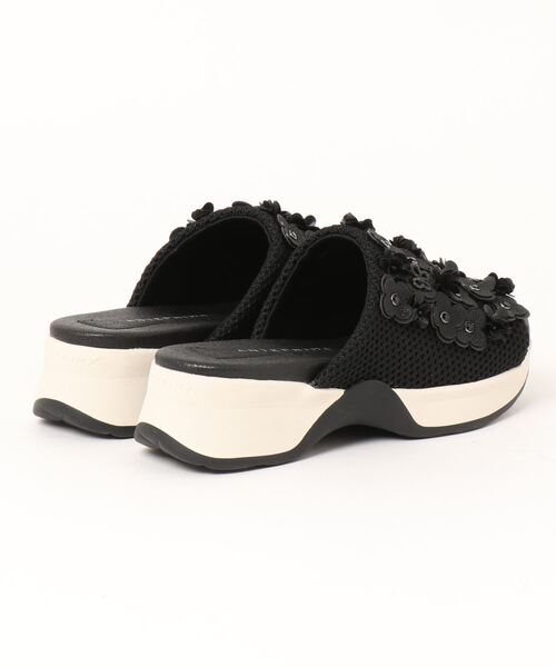 ANTEPRIMA(アンテプリマ)の「小花モチーフミュールサンダル(サンダル・レディース・アイボリー/ブラック・M(23.5cm)/S(22.5cm)/L(24.5cm))」の4枚目の写真