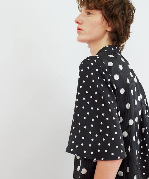 FRAPBOIS(フラボア)の「ドットサテン ブラウス(シャツ/ブラウス・レディース・ネイビー/ブラック・1/0)」の5枚目の写真