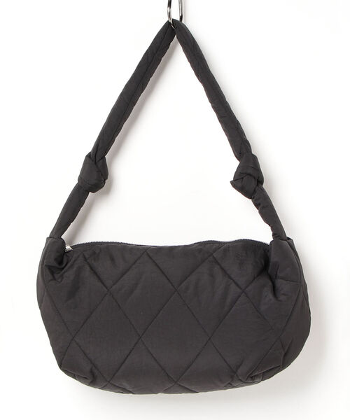 fredy emue(フレディエミュ)の「ハーフムーンキルトワンハンドルバッグ(ショルダーバッグ・レディース・アイボリー/ブラック・FREE)」の10枚目の写真