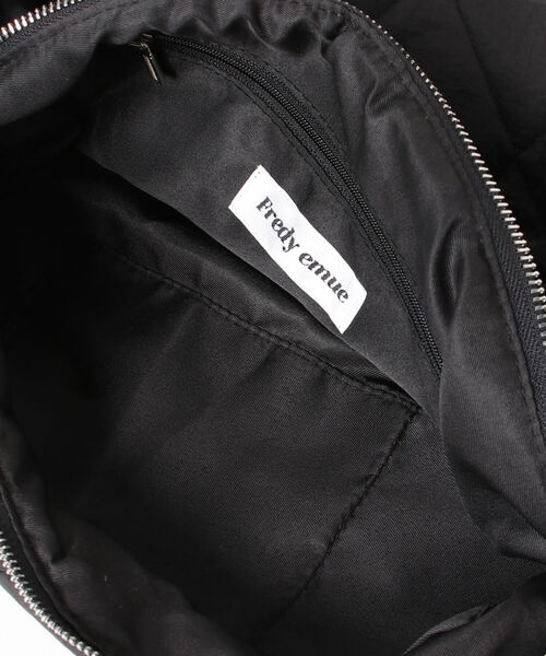 fredy emue(フレディエミュ)の「ハーフムーンキルトワンハンドルバッグ(ショルダーバッグ・レディース・アイボリー/ブラック・FREE)」の13枚目の写真