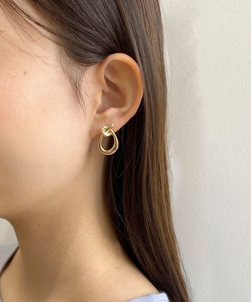 OPAQUE.CLIP（オペークドットクリップ）の「◆結びピアス（ピアス（両耳用）・レディース・シルバー/ゴールド・00）」の2枚目の写真