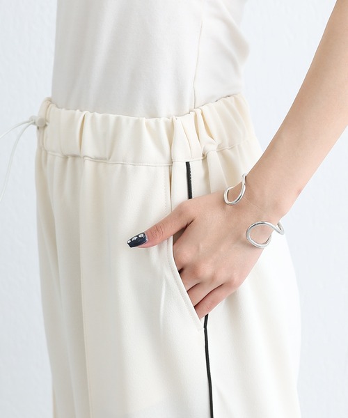 COLONY 2139（コロニートゥーワンスリーナイン）の「カットジョーゼットサイドラインパンツ（その他パンツ・レディース・ベージュ/アイボリー/ブラック・FREE）」の14枚目の写真