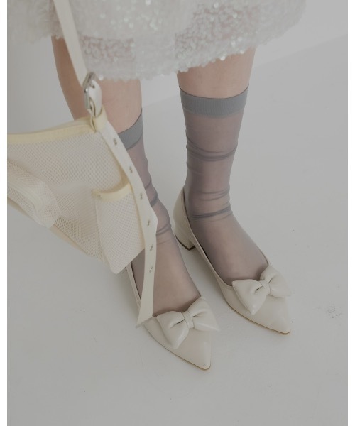 JUMELLE（ジュメロ）の「ポインテッドトゥリボンパンプス（パンプス・レディース・ブラック/アイボリー・23.0cm/23.5cm/24.0cm/24.5cm）」の17枚目の写真
