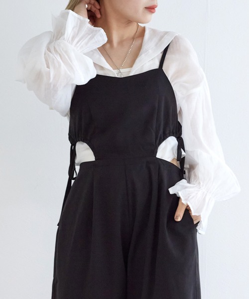 w closet(ダブルクローゼット)の「サイドオープンキャミサロペット(サロペット/オーバーオール・レディース・クリーム/ブラック/ブルー・FREE)」の11枚目の写真