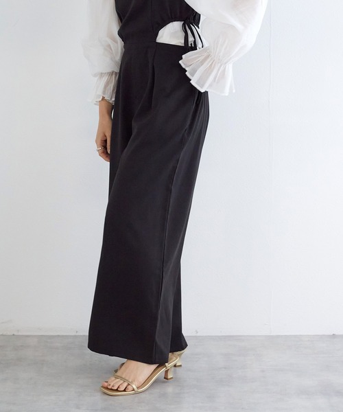 w closet(ダブルクローゼット)の「サイドオープンキャミサロペット(サロペット/オーバーオール・レディース・クリーム/ブラック/ブルー・FREE)」の13枚目の写真