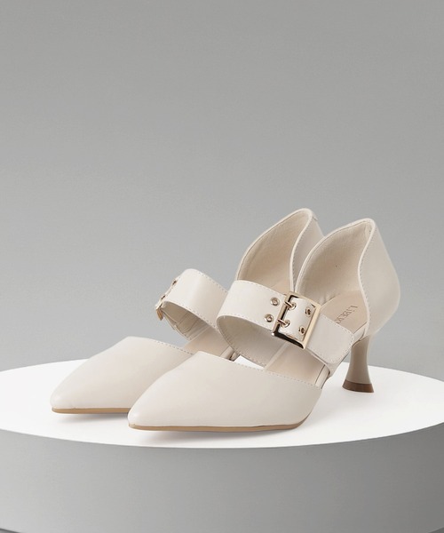 LibertyDoll（リバティードール）の「LibertyDoll ポインテッドトゥセパレートバックルパンプス（パンプス・レディース・ブラック/ブラック系その他/アイボリー/シルバー・LL/L/M/S）」の2枚目の写真