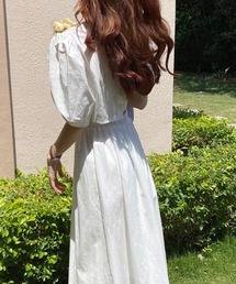 パフスリーブバックオープンボタンワンピース