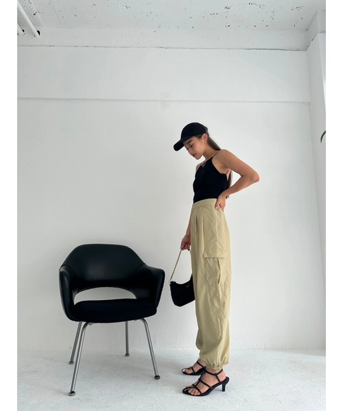 TRUNC(トランクエイティーエイト)の「Light Nylon Cargo Pants(カーゴパンツ・レディース・ブラック/ベージュ/アイボリー・FREE)」の16枚目の写真