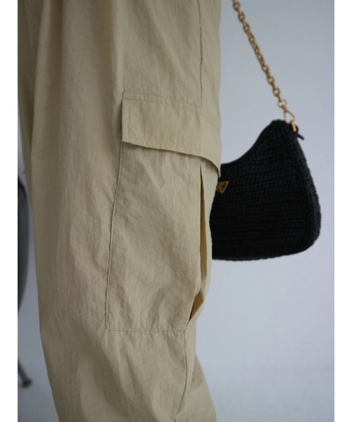 TRUNC(トランクエイティーエイト)の「Light Nylon Cargo Pants(カーゴパンツ・レディース・ブラック/ベージュ/アイボリー・FREE)」の12枚目の写真