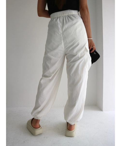 TRUNC(トランクエイティーエイト)の「Light Nylon Cargo Pants(カーゴパンツ・レディース・ブラック/ベージュ/アイボリー・FREE)」の21枚目の写真