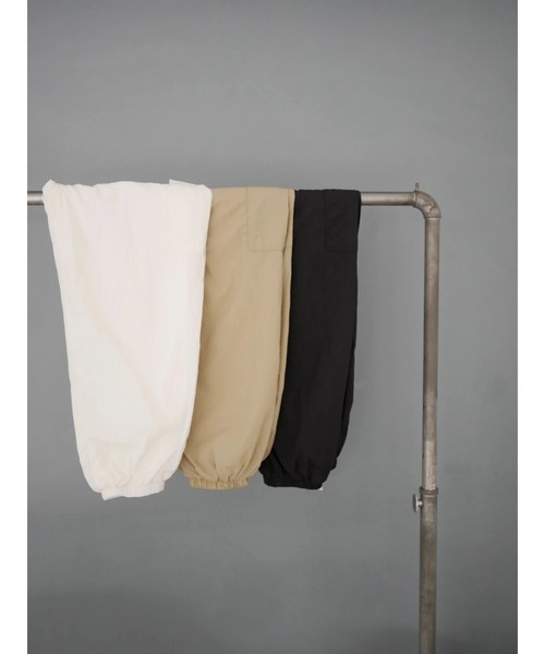 TRUNC(トランクエイティーエイト)の「Light Nylon Cargo Pants(カーゴパンツ・レディース・ブラック/ベージュ/アイボリー・FREE)」の10枚目の写真
